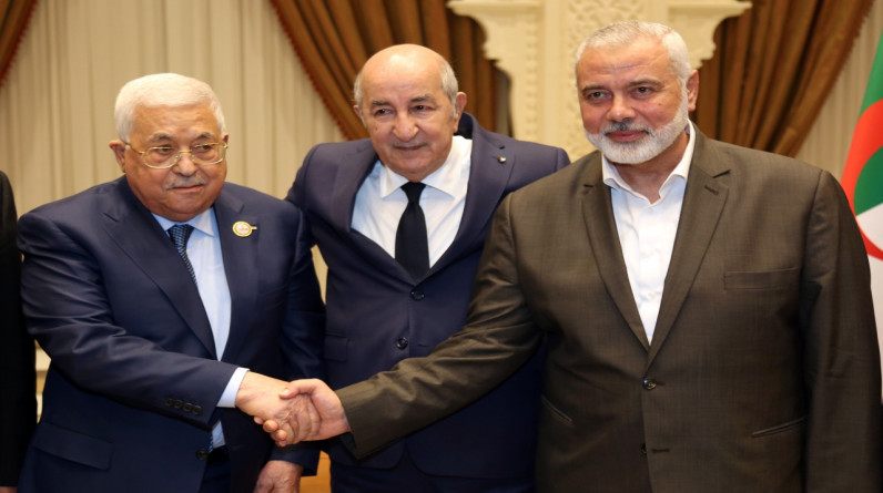 الرئيس الجزائري يجتمع بالرئيس عباس ورئيس المكتب السياسي لحماس هنية